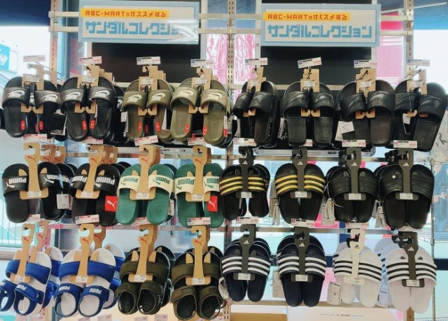 シャワーサンダル多数入荷しております！！