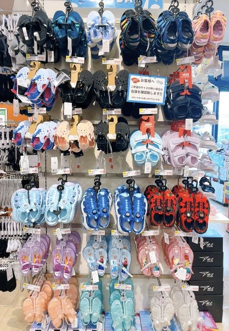 水遊びにも♪キッズサンダル多数ご用意しております♪